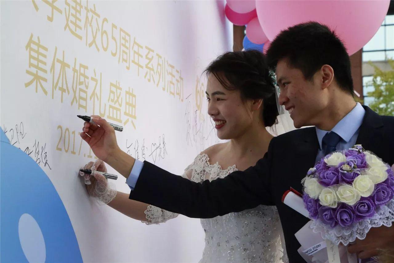 最新婚礼美图，揭秘甜蜜日常背后的浪漫瞬间