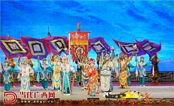 京剧演员张欢，日常趣事与深厚友情纽带探秘